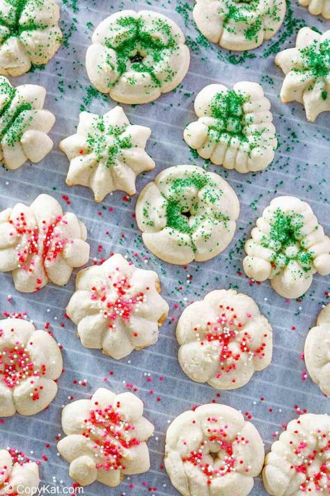 Cream Cheese Spritz Cookies are buttery with lovely almond flavor. Get the easy recipe and find out how to make the best spritz cookies with cream cheese using a cookie press. These old fashioned cookies are great for homemade holiday gifts and Christmas cookie exchanges. #spritz #easycookierecipes #christmascookie #creamcheesecookies Cream Cheese Spritz Cookie Recipe, Best Spritz Cookie Recipe, Cream Cheese Spritz, Chocolate Spritz Cookies, Cream Cheese Spritz Cookies, Butter Spritz Cookies, Cookie Press Recipes, Christmas Spritz Cookies, Biscuits Halloween