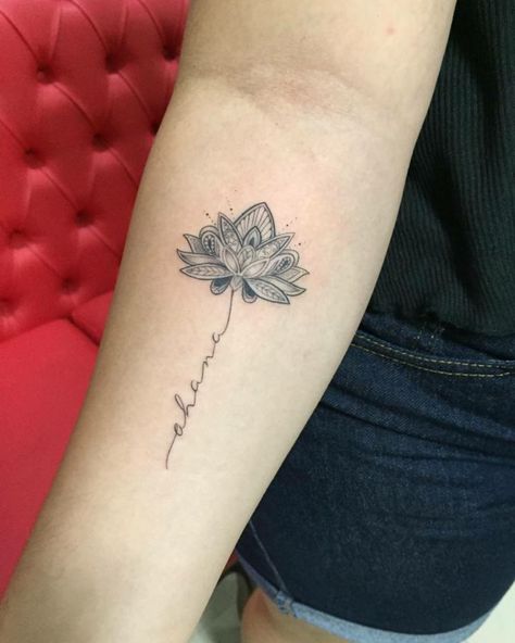 Lotus Schriftzug Ohana Tattoo Hibiscus Tattoo Ideas, Ohana Tattoos, Sister Symbol Tattoos, Lotusblume Tattoo, Ohana Tattoo, Empowering Tattoos, Tattoo For Boyfriend, Hibiscus Tattoo, Western Tattoos