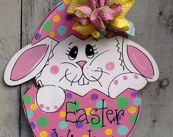 Angelascreativecraft - Etsy Canada Door Hangers Easter, Easter Cutouts, Hanger Ideas, April Easter, Bunny Door Hanger, Burlap Door Hangers, Door Hangers Diy, Burlap Door, Easter Door Hanger