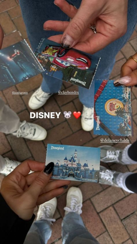 Disney Poses, Disney Trip Outfits, Disney Fits, Disneyland Photos, Cute Disney Outfits, Disney Photo Ideas, Disney College, Disney Adult, Disney Paris