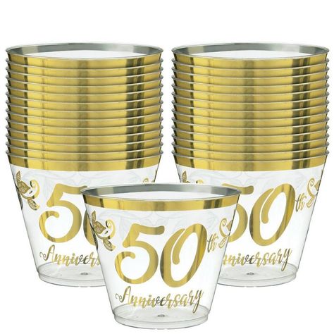 Celebrate 50 years of being together with plastic tumblers that feature a metallic gold design of '50th Anniversary' with a garland flourish. 50th Anniversary Party Ideas Food, Golden Anniversary Centerpieces, 50th Anniversary Table Decorations, Golden Anniversary Decorations, 50th Anniversary Table, 50th Anniversary Centerpieces, 50th Anniversary Party Decorations, Golden Anniversary Party, Anniversary Centerpieces