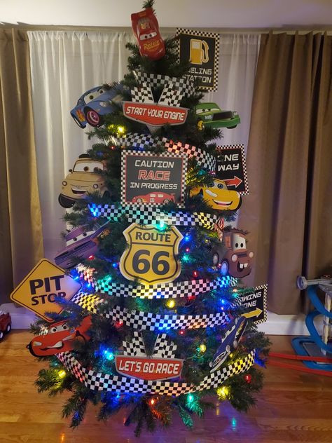 Male Christmas Tree Ideas, Boys Christmas Trees, Cars Christmas Tree Disney, Cars Theme Christmas Tree, Lightning Mcqueen Christmas Tree, Disney Cars Christmas Tree, Race Car Christmas Tree Ideas, Pixar Christmas Tree, Car Themed Christmas Tree