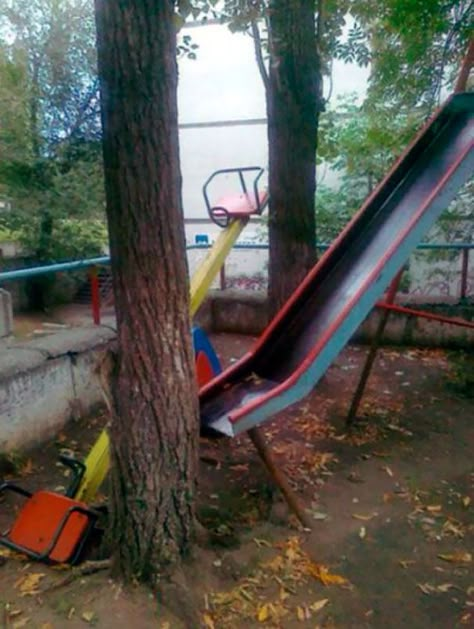 Funny Mistakes, Architecture Fails, Construction Fails, Construction Architecture, You Had One Job, Design Fails, Playground Design, Bad Design, One Job