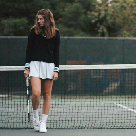 Mode Tennis, Estilo Gossip Girl, Tennis Sweater, Makoto Kino, Tennis Outfits, Minako Aino, Tuxedo Mask, Sailor Neptune, Tennis Fashion