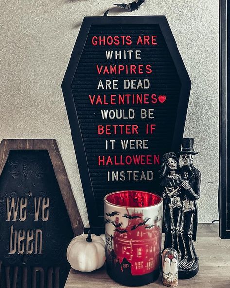 👻🧛🏻‍♀️♥️🎃 . . Halloween is clearly my favorite. Although I will say I loved the black, red, & white aesthetic I had for Creepmas. Honestly… | Instagram Red White Aesthetic, Gothic Homes, Valentines For Singles, Anti Valentines Day, Goth Home Decor, Heart Day, Spooky Decor, Valentines Party, Valentines Day Party