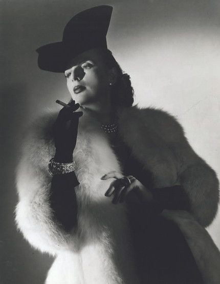 Tamara De Lempicka: An Interview with the Iconic Artist's Great-Granddaughter | ArtDeco.org Tamara Lempicka, Madame Gres, Heart Projects, Estilo Art Deco, Art Historian, Original Art For Sale, World Art, Hollywood Stars, Emerging Artists