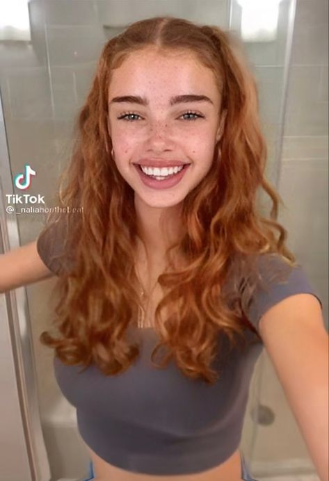 Tanned Ginger, Redhead Baddie, Ginger Baddie, Pretty Redheads, Curly Hair Styles Easy, Ginger Hair, Black Girls Hairstyles, Beauty Inspiration, Pretty Face