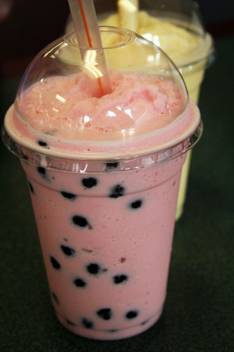 Strawberry Bubble Tea, Bubble Drink, Bubble Tea Recipe, Bubble Tea Boba, Aesthetic Drinks, Strawberry Powder, Boba Drink, Bubble Milk Tea, Pretty Drinks