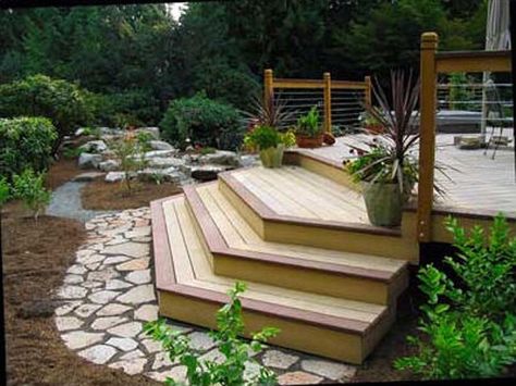 Landing ideas Wooden Deck Designs, Reling Design, Deck Remodel, Deck Railing Design, Deck Steps, Patio Deck Designs, Deck Designs Backyard, Deck Stairs, Outdoor Stairs