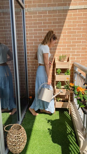 Small Herb Garden Balcony, Herb Garden Apartment Balconies, Garden For Apartments Patio, Apartment Balcony Garden Aesthetic, Patio Herb Garden Ideas Apartments, Apartment Garden Aesthetic, Herb Garden On Balcony, Herb Garden Small Space, Small Apartment Patio Garden