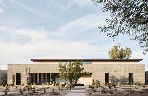 House In The Desert, Plants For Raised Beds, Sunken Fire Pits, Modern Courtyard, Weathering Steel, Concrete Home, Fire Pit Area, Exterior Cladding, Sonoran Desert