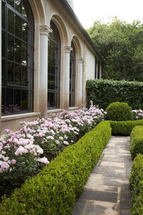 Spring Landscapes, Landscape Border, Boxwood Landscaping, Boxwood Garden, Front Landscape, Outdoor Walkway, Modern Front Yard, Estate Garden, Front Landscaping