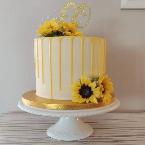 Sunflower Cake Birthday, Sunflower Cake Design, Cake 60th Birthday, Yellow Flower Cake, Birthday Cake Yellow, Flower Cake Ideas, Fancy Pastries, Sunflower Birthday Cakes, Sunflower Birthday Parties