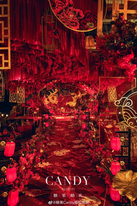 Eclectic Decor Wedding, Chinese Wedding Backdrop, Red Chinese Wedding, Chinese Wedding Decor, Debut Ideas, Fox Wedding, Red Wedding Theme, Southern Maine, Red Rose Wedding