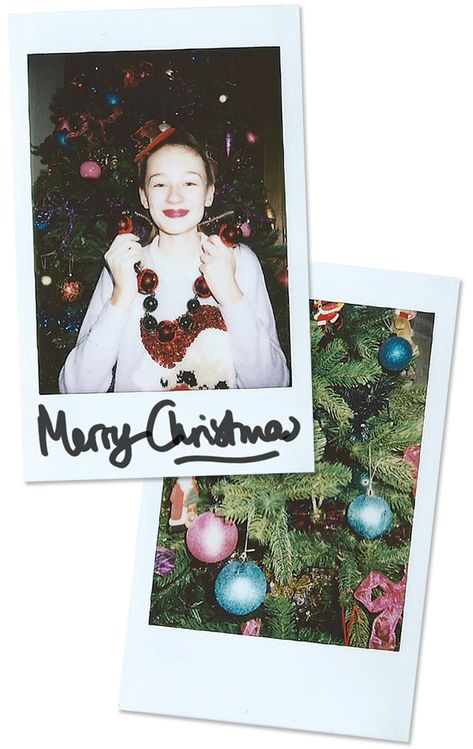 Polaroid Pictures Christmas, 3 Kids Christmas Pictures, Polaroid Christmas Card, Diy Family Christmas Photos At Home, Christmas Pics Ideas, Polaroid Christmas Tree, Polaroid Christmas, Christmas Polaroid, Merry Christmas Post