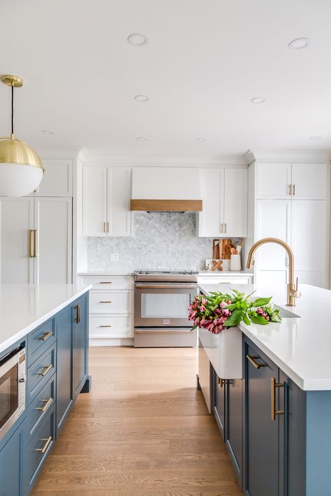 My favorite pins of the week + great weekend sales | Hibou Design Co Blue Cabinets, Hamptons Style, Kitchen Inspiration Design, Blue Kitchens, Counter Tops, Kitchen Makeover, White Cabinets, Blue And Gold, Interior Design Kitchen