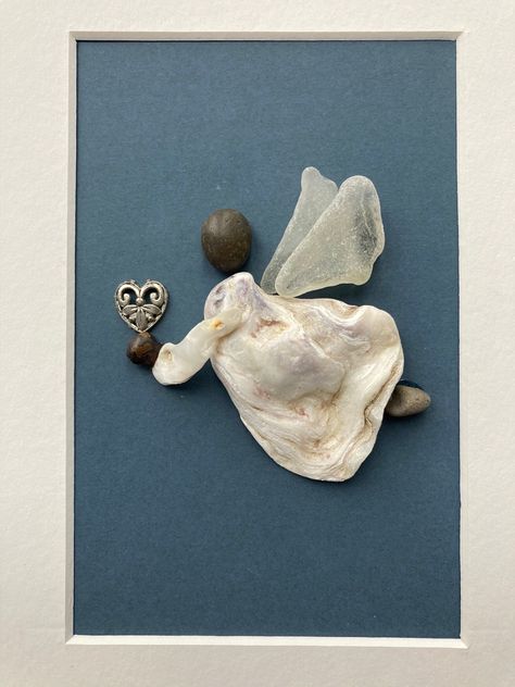 Rock And Shell Art, Shell People Craft, Beach Rock Art Sea Shells, Angel Shell Art, Angel Pebble Art, Sea Shell People Art, Angel Pebble Art Ideas, Sea Glass Angel, Shell People Art