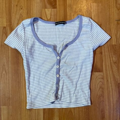 brandy Melville striped crop top 90s Jacket Outfits, 2000s Shirts, Tops Brandy Melville, Urban Shirt, Jacket Outfit Women, Dress Up Day, Cute Preppy Outfits, Striped Crop Top, Brandy Melville Tops