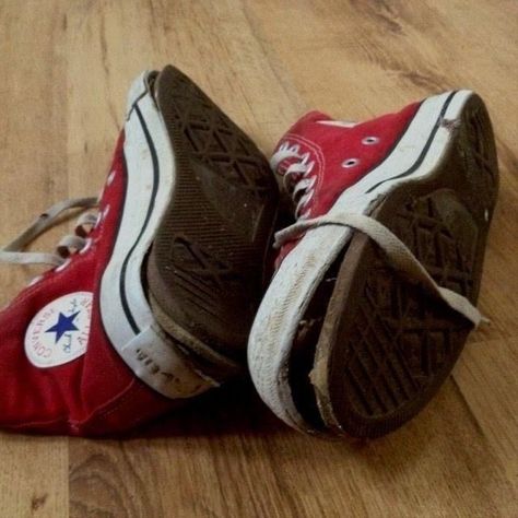 Red Converse Aesthetic, Converse Aesthetic, Red Converse, Mia 3, Aesthetic Boy, Marauders Era, James Potter, Life Is Strange, My Chemical