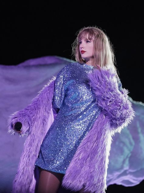 Taylor Swift in 4k (@4k_taylorr) on X Germany Night, Folklore Evermore, Lavender Haze, Taylor Smith, Usa Sweatshirt, Taylor Swift The Eras Tour, Swift 3, Long Live Taylor Swift, Taylor Swift Fan