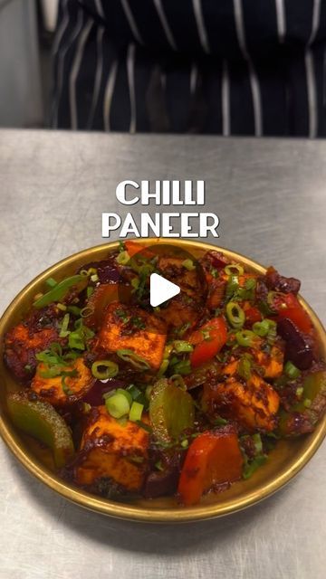 16K likes, 168 comments - karancooks on January 25, 2024: "CHILLI PANEER🧀🍛🌶️🔥 Today in Hoppers at Home @renjithsarathchandran is cooking one of our favourite staff meal dishes - a South Indian style Chilli Paneer. Every time Renjith makes this for the team, it disappears in minutes. There are various versions of this dish across India, but this one is our favorite. 400g paneer, cubed 2 tbsp oil 1 tsp minced garlic 1 tsp minced ginger 1 green chilli, chopped 1/2 lemongrass stick, chopped Chili Paneer Recipe, Paneer Starters, Easy Paneer Recipes, Chili Paneer, Paneer Curry Recipes, Chilli Paneer, Dark Soy Sauce, South Indian Style, Veg Snacks