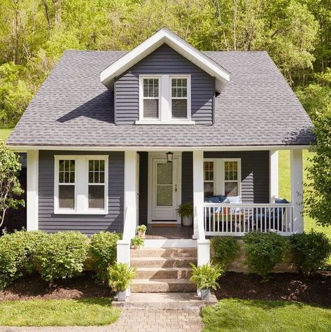 countryliving Dark Gray Paint Colors, Joanna Gaines Paint Colors, Dark Grey Paint, Best Exterior Paint, Blue Gray Paint, Bungalow Exterior, Door Paint Colors, Paint Color Inspiration, Cottage Style Homes