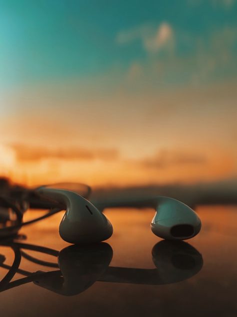 Earphones Aesthetic Photography, Phone With Earphones Photography, Ear Phone Wallpaper, Headphones Images, I Phone Pic, Earphones Photography, Magical Pond, Pauri Garhwal, I Phone 11