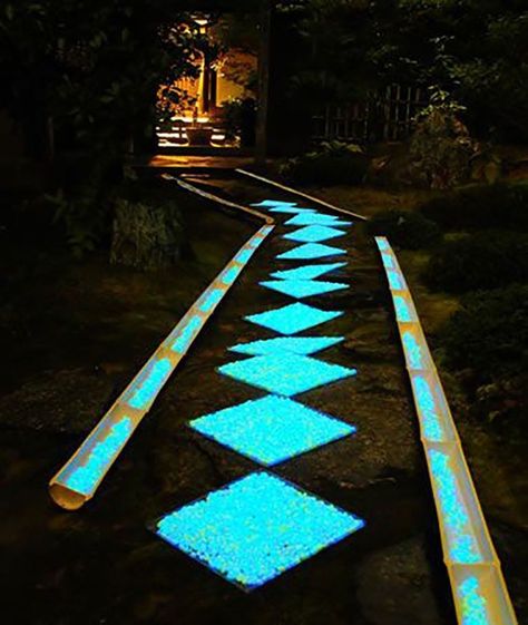 Glow-in-the-Dark Pebbles Are the Prettiest Way to Light Your Walkway - Garden / Yard - House Exterior Patio Goals, Glow Rock, Gravel Pathway, Glow Stones, Stone Walkway, Garden Walkway, Edging Ideas, Tanked Aquariums, Solar Powered Lights