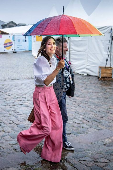 Rainbow Umbrella, Kroonprinses Mary, Crown Princess Mary Of Denmark, Princess Mary Of Denmark, Mary Of Denmark, Princess Marie Of Denmark, Jimmy Choo Romy, Queen Margrethe Ii, Jimmy Choo Pumps