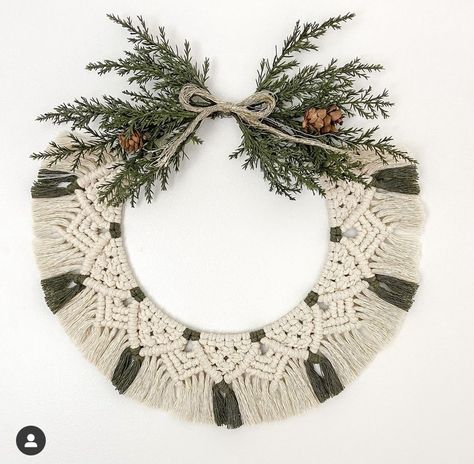 Macrame Door Wreath, Macrame Holiday, Wreath Macrame, Macrame Round, Macrame Wreath, Etsy Macrame, Christmas Craft Show, Winter Wreath Diy, Macrame Knots Pattern