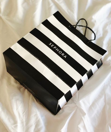 Bridal Shower Registry, Sephora Bag, Makeup Haul, Makeup Store, Shop Gift, Bags Aesthetic, Sephora Makeup, Cafe Food, Teen Fashion Outfits