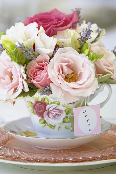 Teacup bouquets (no pink flowers, though!!). Varied teacups. Flowers In A Teacup, Victorian Tea Party, Rose Floral Arrangements, Deco Champetre, Board Meeting, Flowers For You, Deco Floral, Bouquet Of Flowers, Place Card