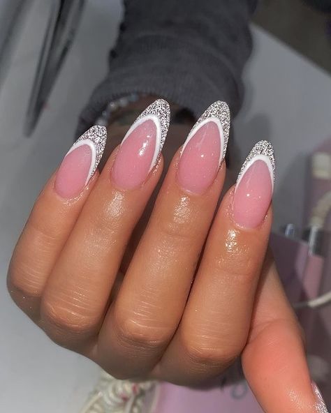 Birthday Nails Round, New Years French Tip Nails, French Nail Trends, French Nails Pink, Photo Nails, Nails Work, Nye Nails, Birthday Nail Designs, Brown Acrylic Nails