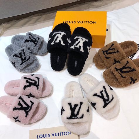 Louis Vuitton Slippers, Lv Slippers, Fluffy Sandals, Lv Sneakers, Fluffy Shoes, Ugg Sandals, Louie Vuitton, Crocs Boots, Sneaker Outfits Women