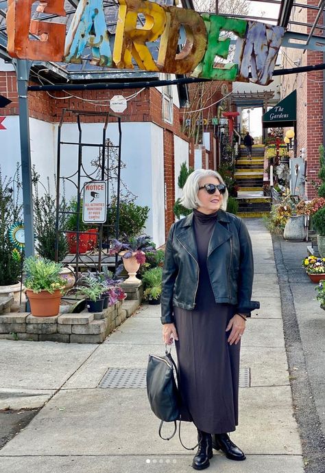 Meet a Silver Haired Beauty Who's Style You Will Love - Cindy Hattersley Design Grey Hair Journey, Over 50 Fashion, Cindy Hattersley, Silver Haired Beauties, Silver Shampoo, 70 Fashion, Ageless Style, Leather Jacket Outfits, Casual Home