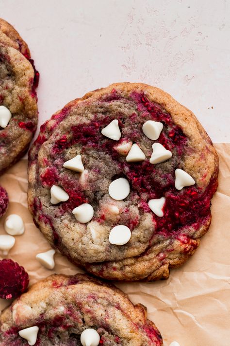 White Chocolate Raspberry Cookies, Chocolate Raspberry Cookies, Raspberry White Chocolate Cookies, Easy To Make Cookies, Raspberry White Chocolate, Frozen Raspberries, Raspberry Cookies, Chewy Cookies, White Chocolate Cookies