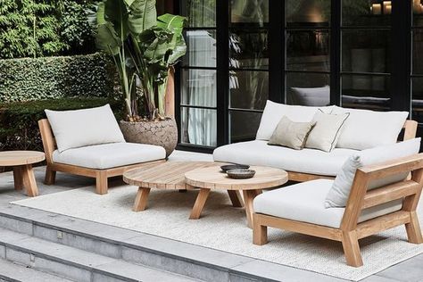 Coastal Balcony Ideas, Outdoor Seating Design, Patio Furniture Design, Out Door Furniture, Diy Outdoor Chair, Outside Patio Furniture, Outdoor Lounge Sofa, Kursi Outdoor, Contemporary Garden Furniture