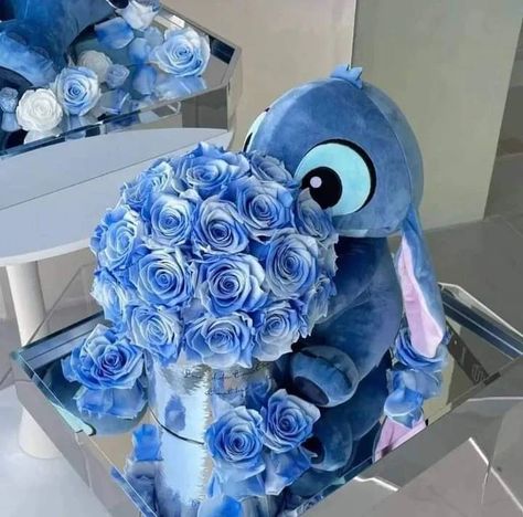 Roses Bouquet Gift, Lilo And Stitch Merchandise, Ribbon Flowers Bouquet, Birthday Flowers Bouquet, Luxury Flower Bouquets, Lilo Et Stitch, Flower Gift Ideas, Cute Couple Gifts, Stitch Gift