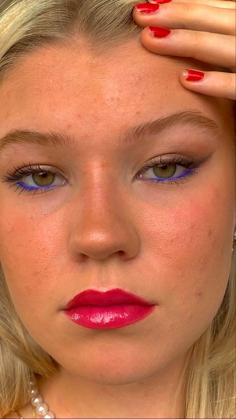 Blue eyeliner under eye colorful color miner under eye Coloured Eyeliner Looks Aesthetic, Blue Liner Under Eye, Colored Eyeliner Waterline, Colour Liner Eye Makeup, Everyday Makeup Colorful, Minimal Colorful Makeup, Blue Eyeliner Under Eye, Colored Eyeliner Under Eye, Under Eye Liner Colorful