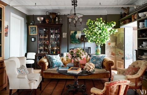 English Maximalist Decor, Southern Maximalist Decor, French Maximalist Decor, Traditional Maximalist Decor, Cosy Cottage Living Room English Country, Elegant Maximalism, Maximalist Decor Vintage, Manhattan Apartment, English Decor