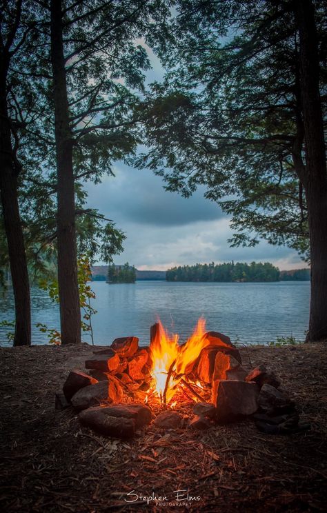 Camping Date, Camping Wallpaper, Camping Pics, Camping Aesthetic, Camping Places, Vision Board Pictures, Dark Love, Autumn Aesthetic, Go Camping