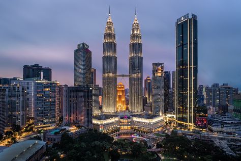 Kuala Lumpur for Digital Nomads and Expats - Frayed Passport Safest Places To Travel, Hibiscus Garden, Sandakan, Petronas Towers, Kuala Lumpur City, Batu Caves, Digital Nomad Lifestyle, Long Term Travel, Expat Life