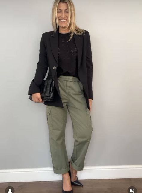 Wide Leg Army Green Pants Outfit, Khaki Shirt Outfit Women, Khaki Green Pants Outfit, Khaki Jeans Outfit, Olive Green Pants Outfit, Khakis Outfit, Green Pants Outfit, Olive Pants, What To Wear Today