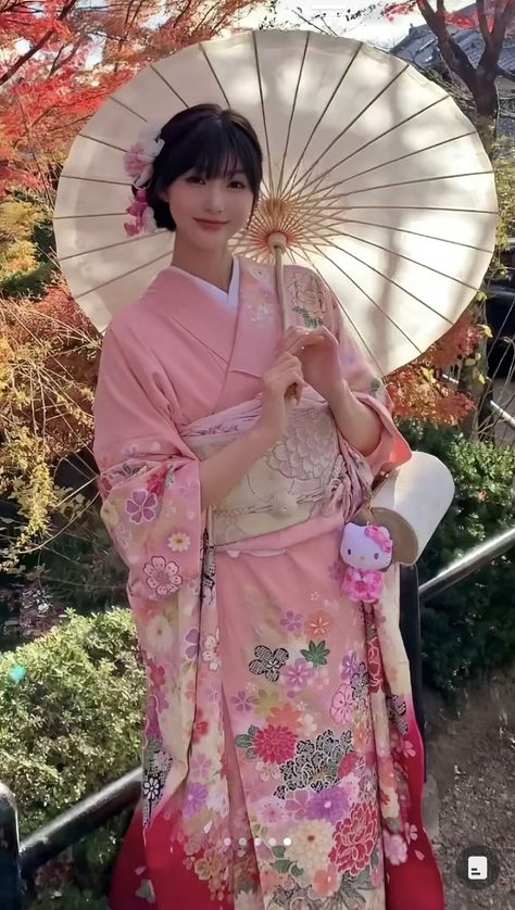 Japanese Dress Traditional, Kimono Outfit Japanese, Yukata Women, Chinese Kimono, Japanese Princess, Kimono Traditional, Japanese Traditional Clothing, Modern Kimono, Traditional Japanese Kimono