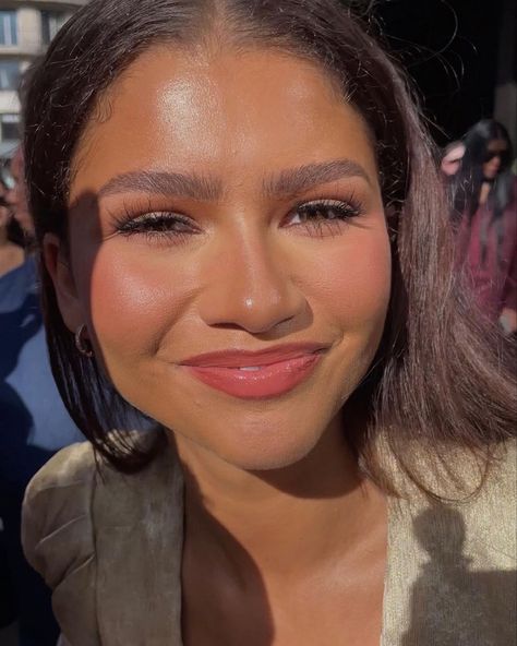 Zendaya Makeup Natural, Zendaya Makeup Looks, Zendaya Face, Zendaya Body, Ashley Holmes, Zendaya Louis Vuitton, Zendaya Makeup, Estilo Zendaya, Influencer Makeup