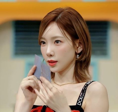 Taeyeon Short Hair, Korean Makeup Look, Kim Tae Yeon, Snsd Taeyeon, Dream Hair, Korean Makeup, Girls Generation, Beauty Make Up, Hair Inspo