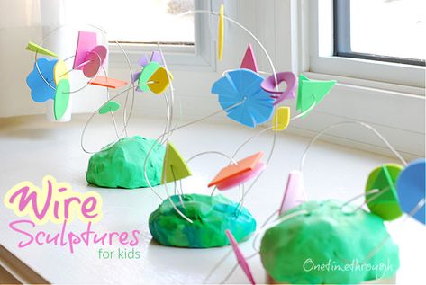 Colourful and Easy Wire Sculpture for Kids - One Time Through Sculpture For Elementary Students, Wire Sculpture Easy Art Projects, Preschool Sculpture Projects, Sculpture Projects For Kids, Wire Exploration, Wire Sculpture Easy, Sculpture For Kids, Raspberry Art, Armature Sculpture