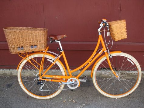 Orange PUBLIC C7 with pet basket Bicycle Aesthetic, Bike With Basket, Bike Aesthetic, Velo Vintage, Vehicle Decor, Cruiser Bicycle, Pretty Bike, Cycle Chic, I Want To Ride My Bicycle