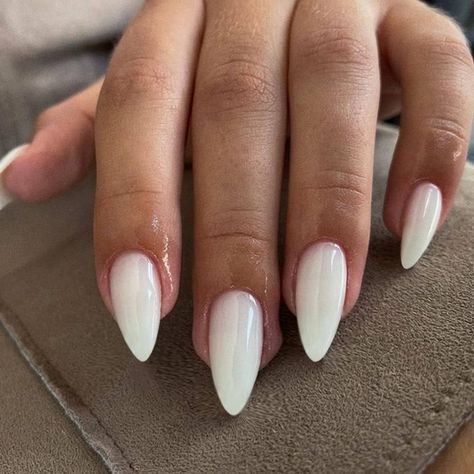 ongles nails white jelly almond press ons Long Nail Bed Acrylic, Glue On Nails White, White Nails Stick On, White Stiletto Nails, White Press On Nails, Nails Almond Shape, White Almond Nails, Press On Nails Almond, Nails Medium Length