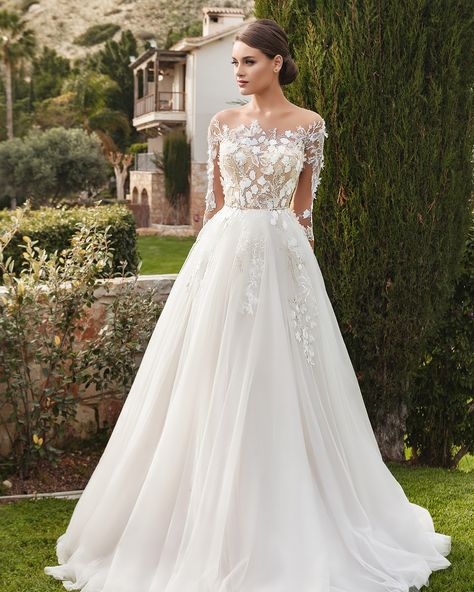 Wedding Dresses London, Different Wedding Dresses, Big Wedding Dresses, Dreamy Gowns, Bride Dress Simple, Wedding Gown Inspiration, Wedding Dress Gallery, Wedding Dress Outfit, Fairy Tale Wedding Dress